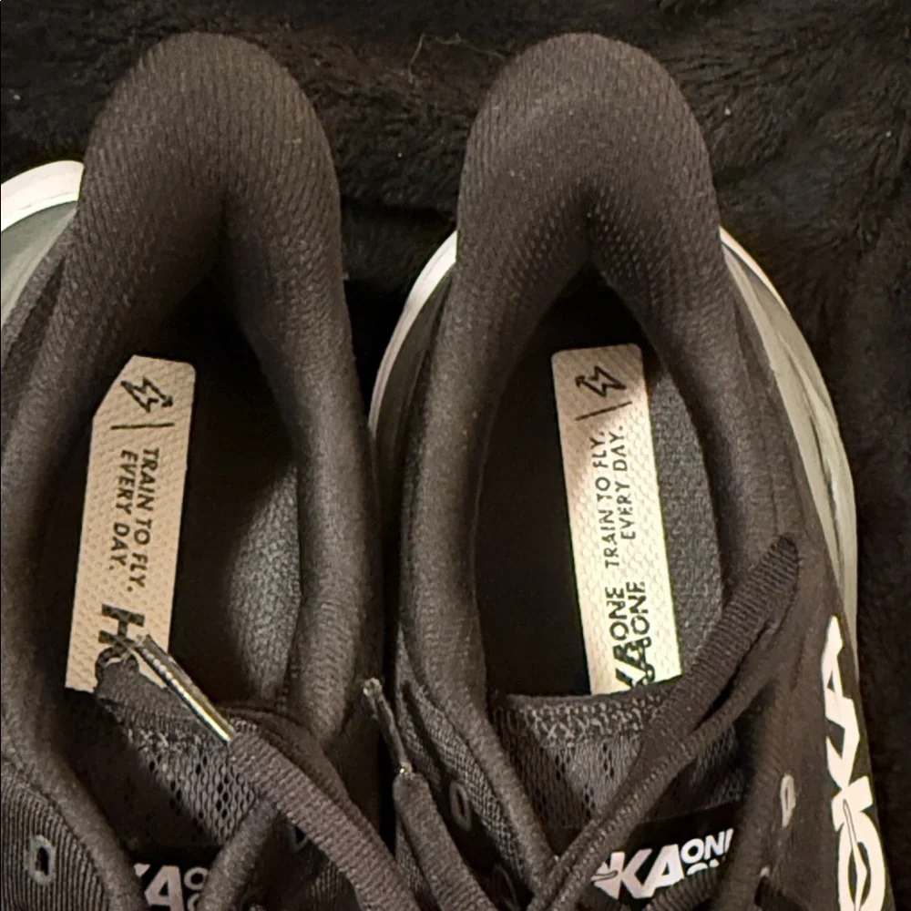Hoka One One Mach 4 | Black & Dark Shadow | Size 10D like New condition.